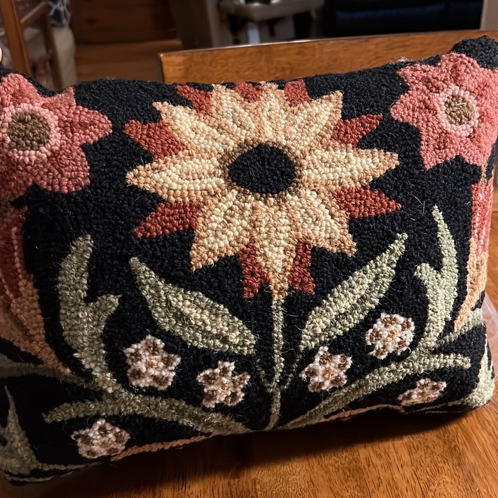 100% Wool Hooked Folk Art Pillow - Picture 3 of 6